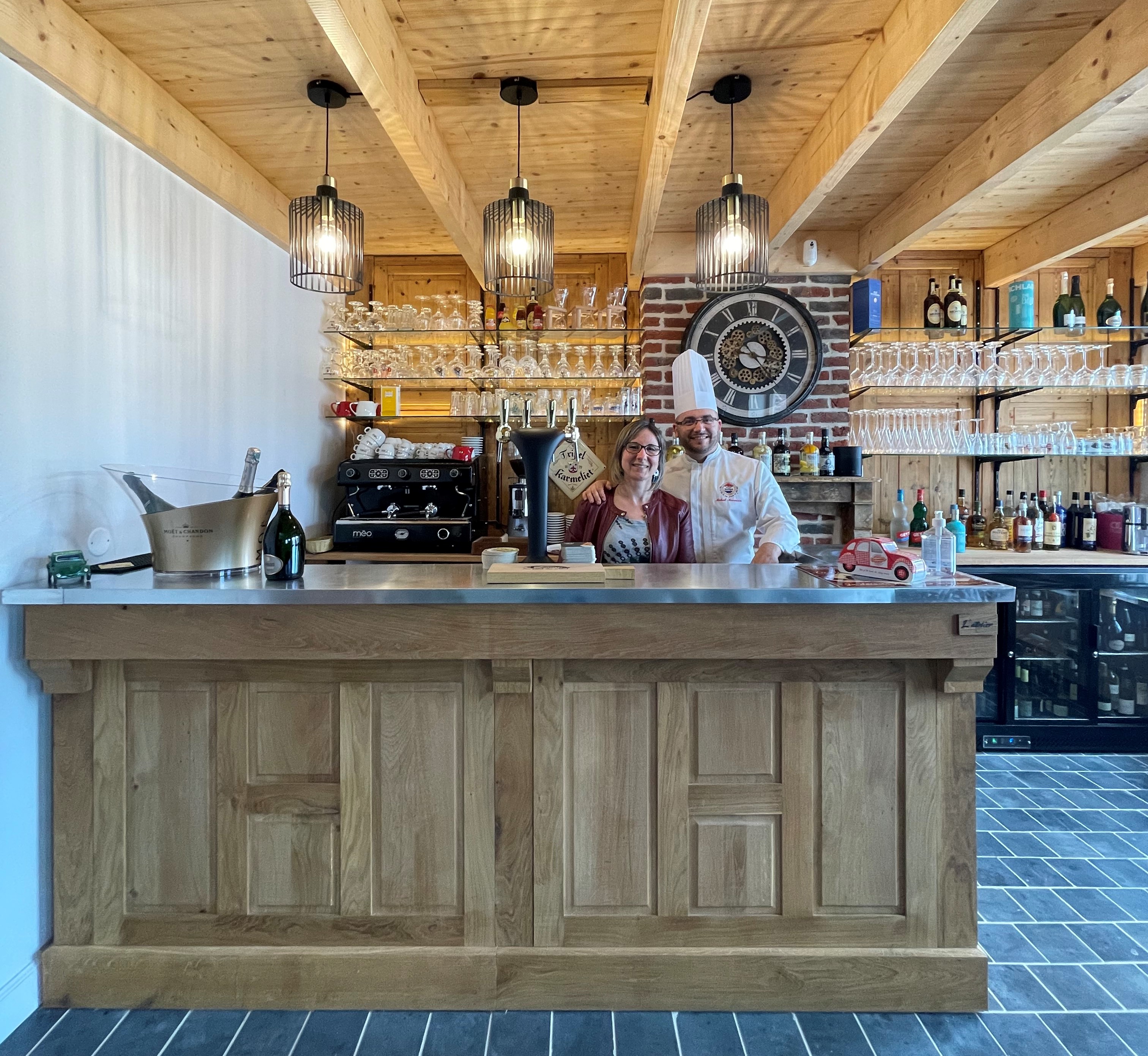Accueil restaurant Au Pied Du Mont avec terrasse à Oxelaëre